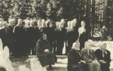 Jaan Kärneri hauasamba avamine Elvas 27. mai 1961. a. Esineb Elva meeskoor