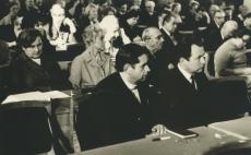 Eesti NSV kirjanike VI kongress Tallinnas 1971. a. Vaade istungisaali. I reas Harald Peep, Karl Muru; II reas Ellen Niit, Valda Raud, Mart Raud