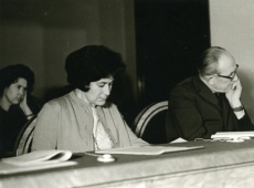Debora Vaarandi ja August Sang Eesti NSV kirjanike V kongressil Tallinnas 17.02.1966. a