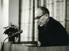 August Sang kirjandusõhtul Kirjanike Majas Tallinnas 17.02.1966. a. 