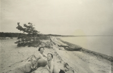 Johanna, Jaan ja Silvia Kitzberg rannas