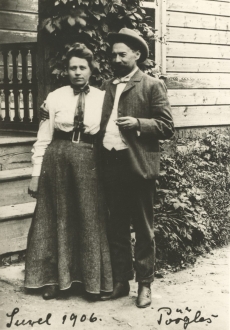 August Kitzberg abikaasa Johannaga Pöögles suvel 1906