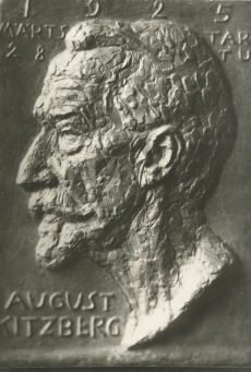 F. Sannamees. August Kitzbergi reljeef [1925]