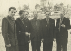 Vasakult: Leedu Kirjanike Liidu sekretär Slutskis, Ralf Parve, Erni Krusten, Paul Rummo, Juhan Smuul ja Erni Hiir Vilniuses