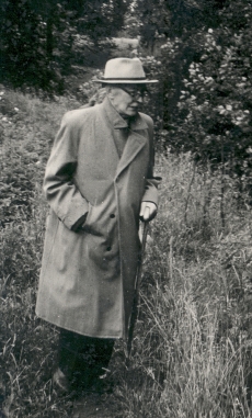 Friedebert Tuglas Ahja Keskmise järve tammil, 1963