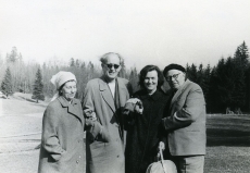 Kersti Merilaas, August Sang, tundmatu ja Erni Krusten Neerutis 11.05.1965. a