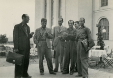 Vasakult: Juhan Sütiste, Mihkel Jürna, Oskar Urgart, 2 tundmatut, [Bernard Kangro]