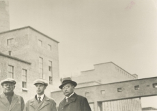 paremalt: August Alle, Enn Kippel ja tundmatu Kiviõlis 1937. a.