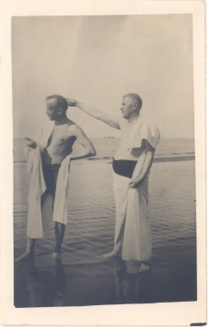 Eduard Vilde ja Luts, Karl (paremal) Narva-Jõesuus 1925.a.