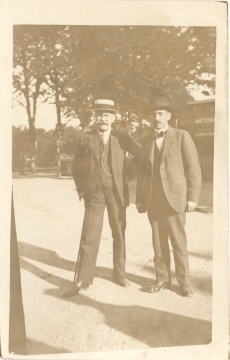 Eduard Vilde ja Gustav Suits (paremal) 1919. a kevadel Kopenhaagenis