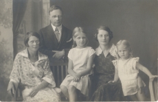 Eduard Hubel perekonnaga [1927]