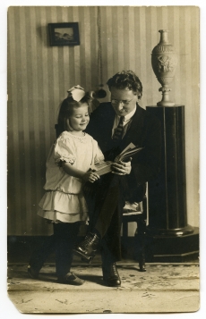 Hans Pöögelmann tütar Silviaga 1922. a. suvel Petrogradis (Peterburis)