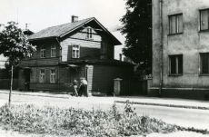 Karl Ristikivi elukoht alates 1927. a Tallinnas Endla tn 13 (vana maja asemel uus)