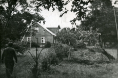 Karl Ristikivi kodukoht Pärnamaa (hiljem Kilgimetsa) külas Paadremaa vallas 1964. a (maja ümber ehitatud 1936. a)