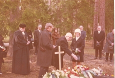 Johannes Aaviku matused