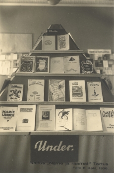 Näitus "Naine ja raamat" Tartus 1936. a. Marie Underi teoste väljapanek