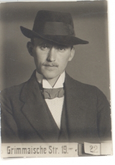 Jaan Lintrop - portree kaabuga [1913-1914]
