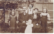 Otto Grossschmidt abikaasa ja lastega