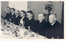 Vasakult: Richard Kleis, Hans Kruus, Jaan Tõnisson, Andrus Saareste, Jaan Roos, Juhan (Johann) Kõpp, Karl Eduard Sööt