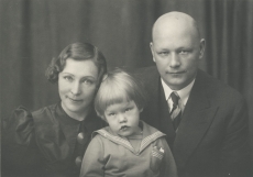 August Gailit perekonnaga