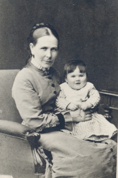 Aino Kallas (üheksakuune) ema Minna Krohniga
