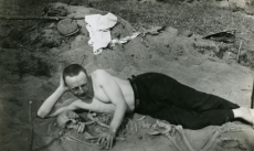 Paul Viiding arheoloogilistel väljakaevamistel Lüganuses suvel 1933
