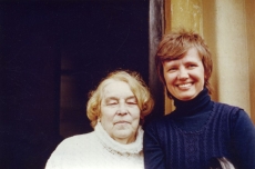 Betti Alver ja Helle Parmas mais 1982. a