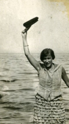 Betti Alver suvel Periatsil 1927. a