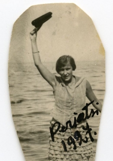 Betti Alver suvel Periatsil 1927. a (autograafiga )