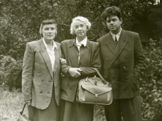 Betti Alver, Elo Tuglas ja Aadu Hint Ahjal, 12. sept. 1955. a