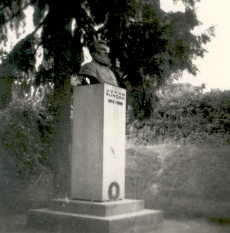 Juhan Kunderi mälestussammas Rakveres 12. VII 1950
