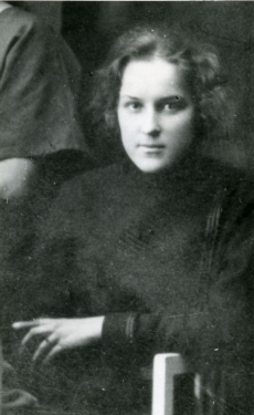 Betti Alver ENKS Tütarlastegümnaasiumi õpilasena[1923/24]