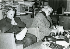 Vilma Vseviov ja Betti Alver 15. septembril 1982. a poetessi elukohas Koidula tn 8-2