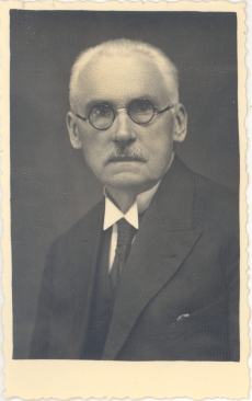 Gustav Wulff, pangaametnik, Otepää 1937