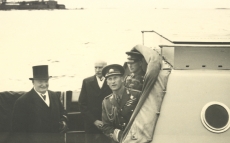 President K. Pätsi külaskäik Soome, saabumine Helsingisse, ees K. Päts ja kolonel Grabbi