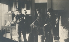 1. Raud, Kristjan; 2. Matto, Gustav; 3. Eisenschmidt, Edgar; 4. Sööt, K. E. - 1911 "Vanemuise" seltsi ruumes