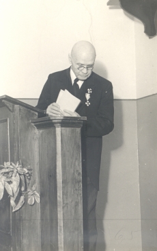 Tartus korraldatud aktus K. E. Söödi 75. sünnipäeva tähistamiseks. K. E. Sööt avaldab aktuse korraldajatele tänu, 6. II 1938 