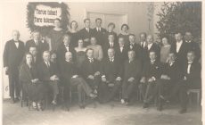 "Postimehe" toimetuse pere ühes 6 soome ajakirjanikuga Soome Vabariigi presidendi dr L. K. Relanderi Tartus viibimise puhul, 23. V 1925