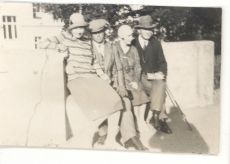 K. E. Sööt Soome külalise Vuorisega Tartus Toomemäel 22. VIII 1929. Nendega kaasas pr. Keldt ja prl. Kupfer
