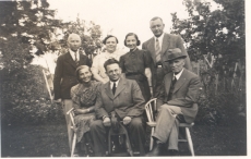 Pärnus insener Isaku perekonnas. Muude seas dr J. Kukk, K. E. Sööt ja dr phil J. Fazekas, suvi 1939 