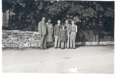 K. E. Sööt W. Grünthal-Ridala perekonna keskel nende suvilas Muhumaal, 16. VII 1939