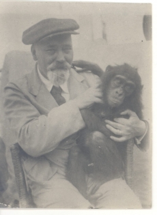 Karl August Hindrey ahviga Aafrika sõidu ajal laeval