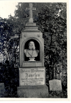 J. V. Jannseni haud Tartu kalmistul
