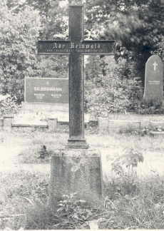 A. Reinvald'i haud Tartu kalmistul