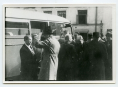 Kirjanike ringreis: jumalagajätt Bristoli ees 30. IX 1938. Vasakult: 1. B. Kangro, 2. A. Tassa. 