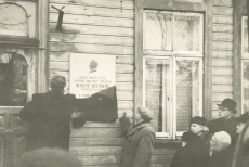 August Kitzbergi mälestustahvli avamine 29. XII 1955. a. Tartus A. Kitzbergi tn. 1 (end. Kevade tn)