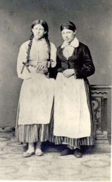 Harry Jannsen ja Heinrich Rosenthal Mareti ja Miina osas Koidula näidendis "Kosjakased" 1870. a.