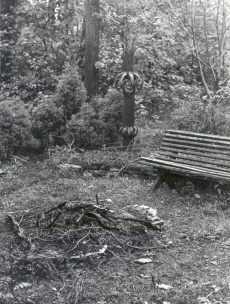 Nurgake aiast Friedebert Tuglase viimases elukohas Tallinnas, Väikse Illimari 12, 1974