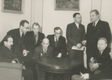 Eesti nõukogude kirjanike I kongress 24. 11. 1946. Vasakult: 2. Mart Raud, 7. August Jakobson, 8. Eduard Päll