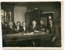 Vas.: 1. Hans Pöögelmann, 2. Selma Kirss, 3. Erika Lember-Jakubinskaja, 4. Eduard Päll, 5. tundmatu, 6. Johannes Tamm 1930. aastatel Leningradis